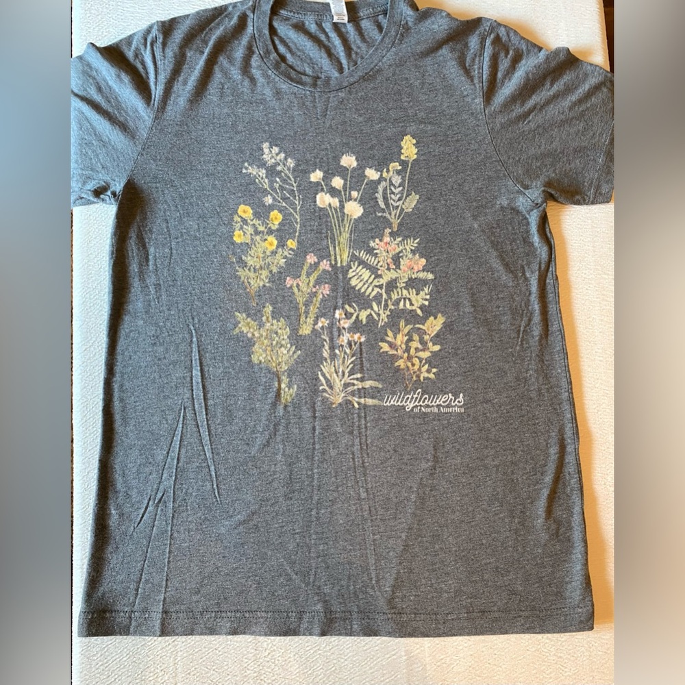 Wildflowers of North America, Gray Short Sleeve T Shirt, Size Medium
